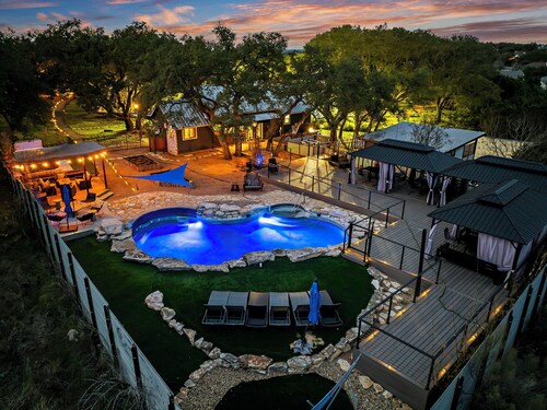 Cielo Estate: Pool+Hot Tub ~Sports Courts~ 3 Acres