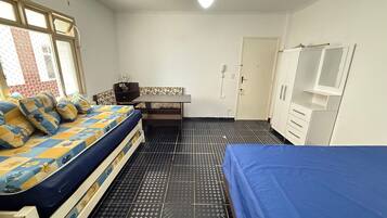 Estúdio | Cortinas blackout, ferros/tábuas de passar roupa, Wi-Fi de cortesia