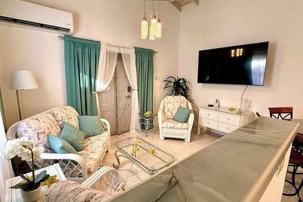 House, 3 Bedrooms, Patio | Living room