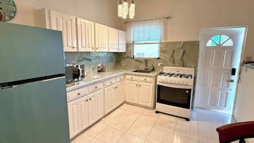 House, 3 Bedrooms, Patio | Interior