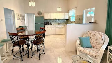 House, 3 Bedrooms, Patio | Ruang makan