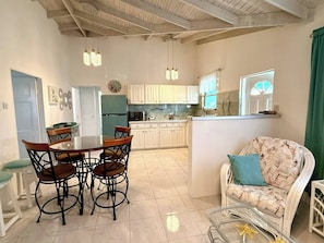 Maison, 3 chambres, patio | Salle à manger