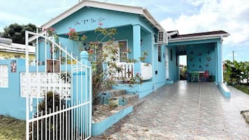 House, 3 Bedrooms, Patio | Bahagian luar