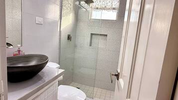 House, 3 Bedrooms, Patio | Bathroom