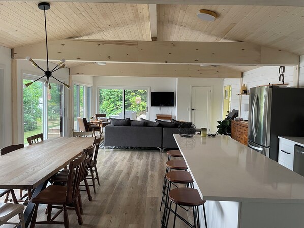 Interior - Lakeside Cottage (Highland Grove)