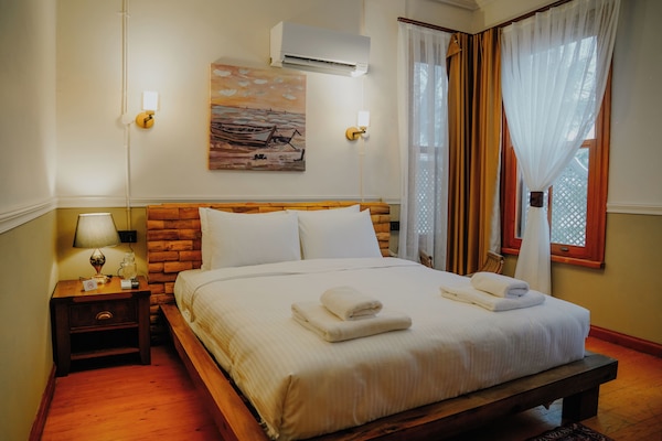 Deluxe tweepersoonskamer | Select Comfort-bedden, een laptopwerkplek, gratis wifi, beddengoed