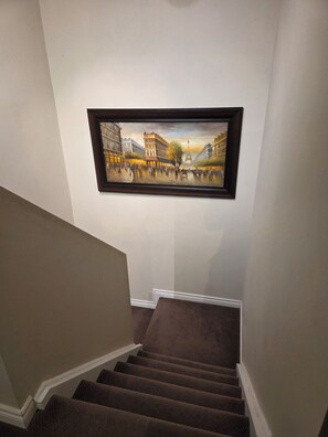 Interior - 3-Bedrooms House in Mississauga with WiFi, AC, Parking. Main floor (Mississauga)