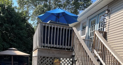 Charming family-friendly 3-bedroom house in beautiful Bonnet Shores neighborhood