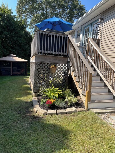 Charming family-friendly 3-bedroom house in beautiful Bonnet Shores neighborhood