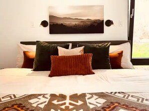4 bedrooms, WiFi, bed sheets