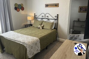 4 bedrooms, desk, iron/ironing board, free WiFi - The Kingfisher House - 4 bed, 2-1/2 Bath Victorian (Great Falls)