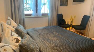 House | 3 bedrooms, individually furnished, iron/ironing board, bed sheets