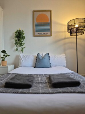 5 bedrooms, desk, free WiFi, bed sheets