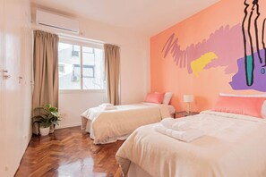 2 عدّة غرف نوم وستائر تعتيم ومكواة/لوح كي وواي فاي مجانًا