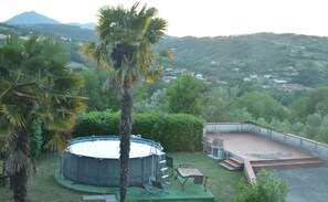 Outdoor spa tub - Family vacation home relaxation and nature (San Leucio del Sannio)