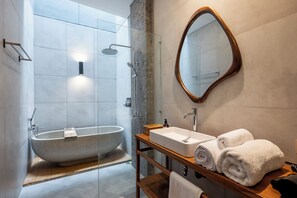 Dusche, Haartrockner, Bidet, Handtücher