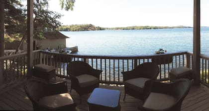 Charming 1000 Islands 4-bedroom cottage on Murray Isle, Clayton with WiFi access