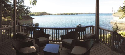 Charming 1000 Islands 4-bedroom cottage on Murray Isle, Clayton with WiFi access