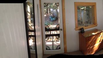 4 bedrooms, iron/ironing board, WiFi