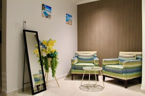 Interior - Your Island Home, 2 BR and 3 BTHR, Sunny Pool, Jacuzzi, BBQ Area & Nature (Noord)