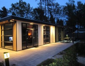 Exterior - Modernly Furnished Chalet for 5 People With a cha (Overberg)