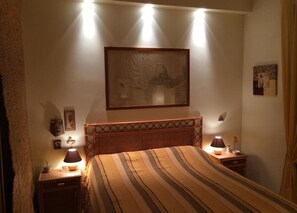 3 habitaciones, tabla de planchar con plancha, wifi y ropa de cama
