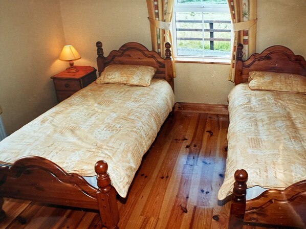 2 bedrooms, iron/ironing board, travel cot, free WiFi