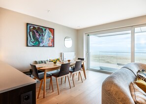 Apartment | Dining