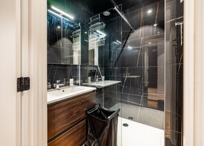 Apartment | Bathroom