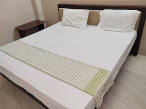 1 bedroom, desk, free WiFi