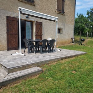 Outdoor dining - Au petit bois magique (Payrac)