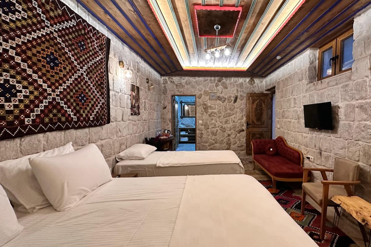 Underground Triple Room
