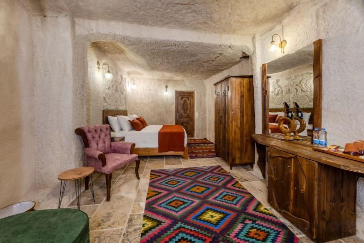 Select Comfort beds, minibar, laptop workspace, WiFi (free)