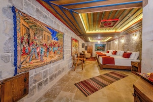 Colchones Select Comfort, minibar y espacio para trabajar con laptop