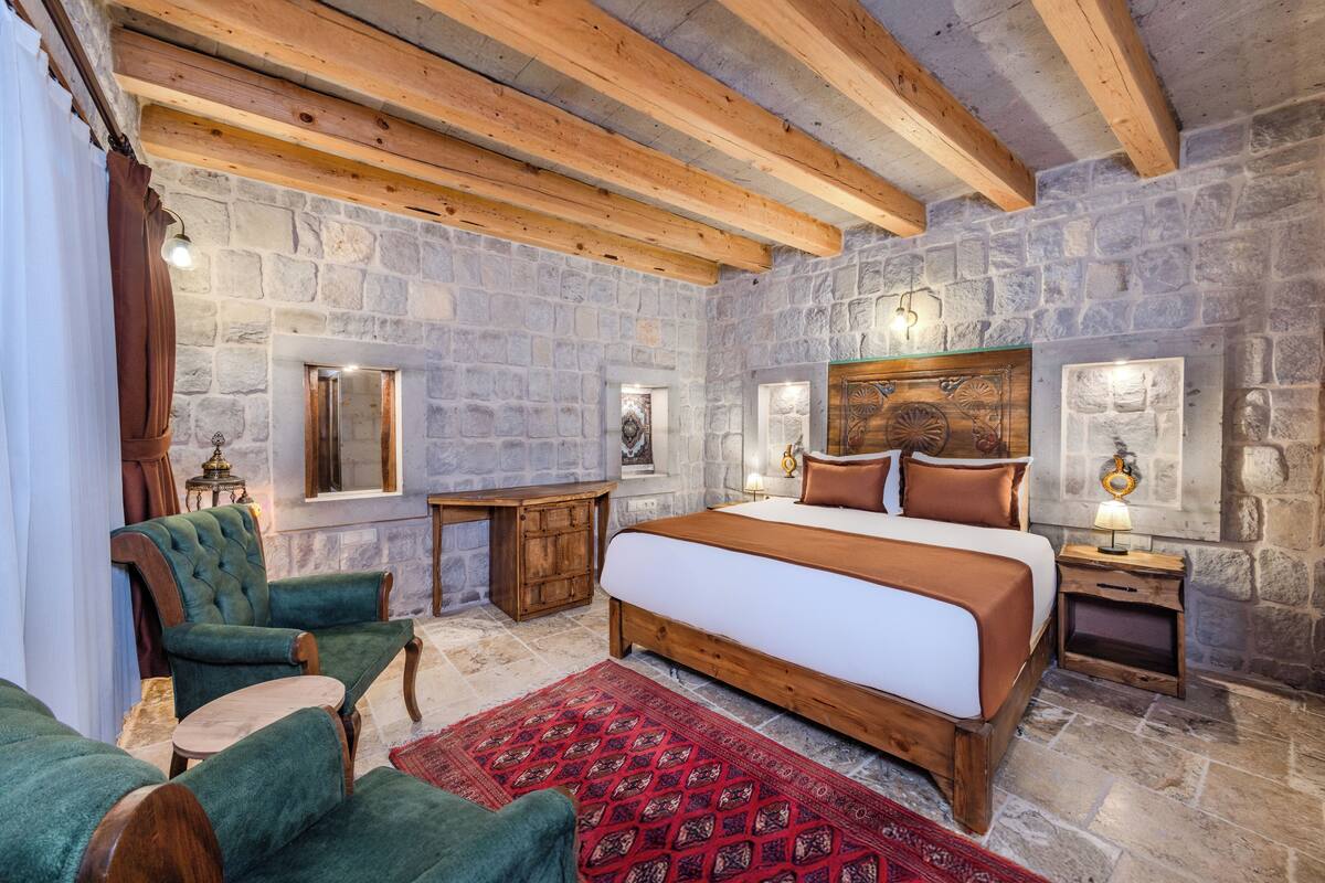 Balloon View Stone Room | Select Comfort beds, minibar, laptop workspace, WiFi (free)