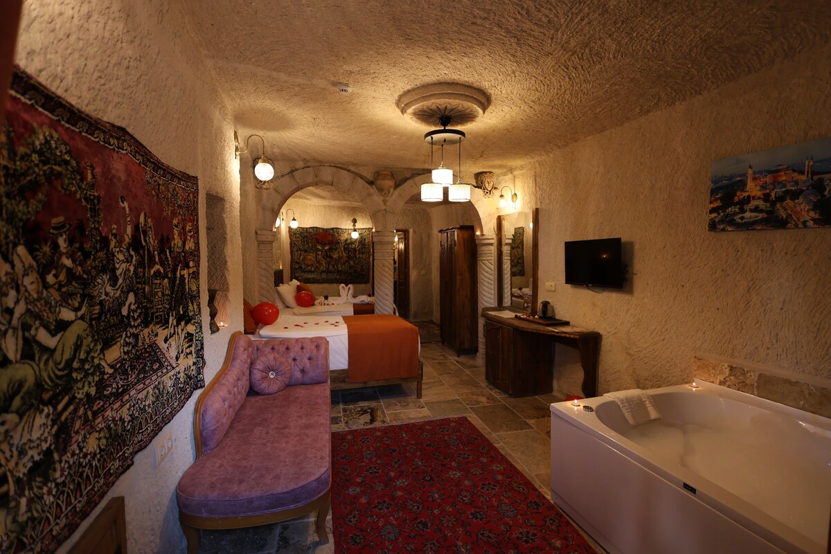 Queen Cave Room | Select Comfort beds, minibar, laptop workspace, free WiFi