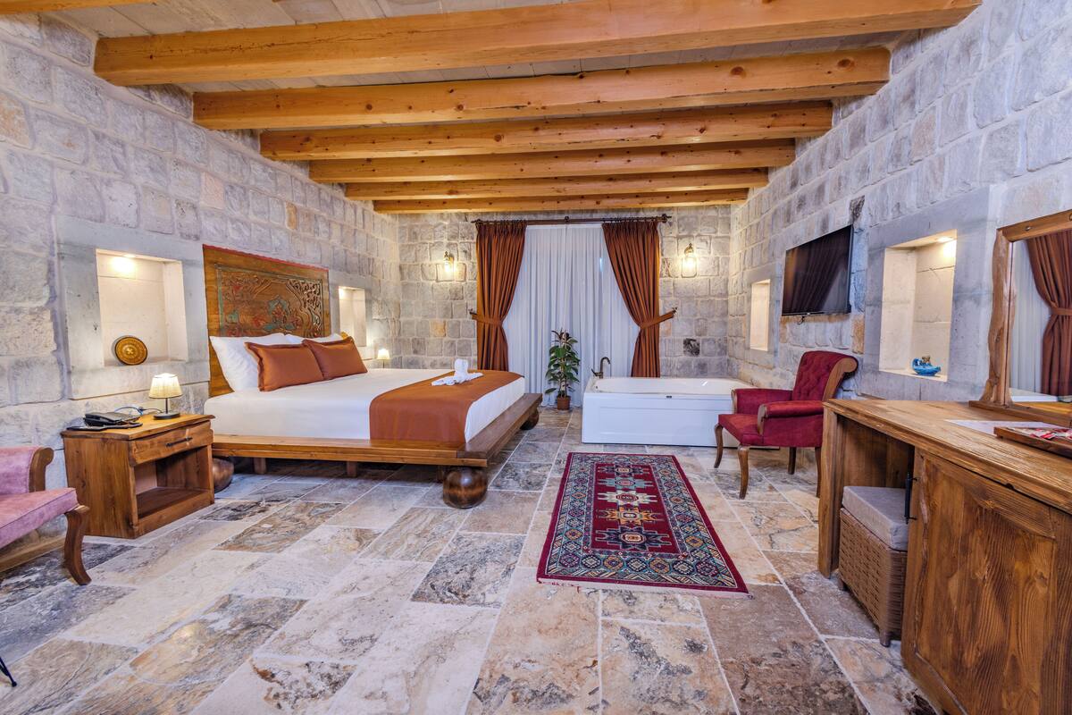 Deluxe Honeymoon Room | Select Comfort beds, minibar, laptop workspace, WiFi (free)