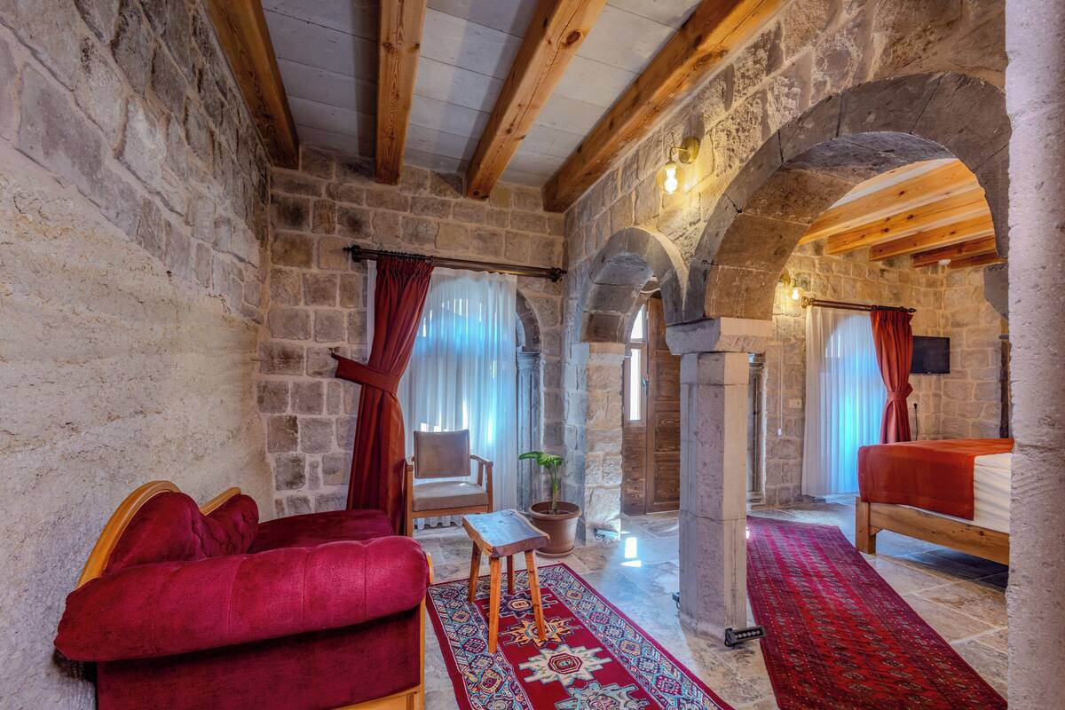 Junior Cave Room | Select Comfort beds, minibar, laptop workspace, WiFi (free)