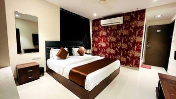Deluxe Double Room, City View | Egyptian cotton sheets, premium bedding, memory-foam beds, desk