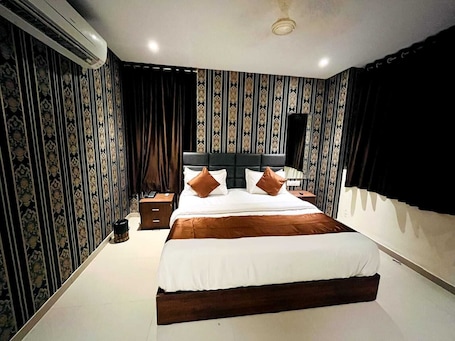 Deluxe Double Room, City View | Egyptian cotton sheets, premium bedding, memory foam beds, desk