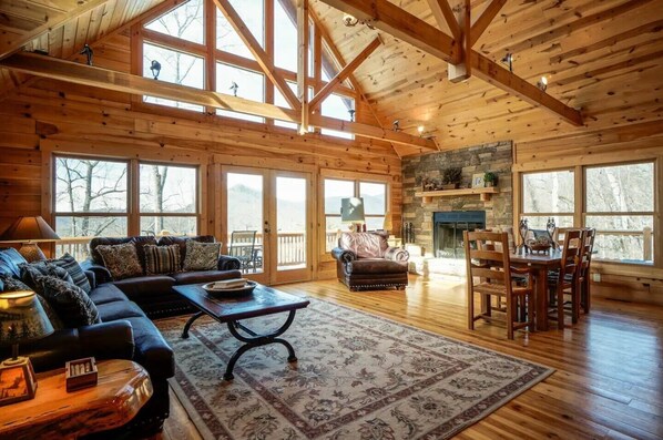 Smart TV, fireplace, DVD player - Charming 3-bedroom cabin with amazing mountain views in delightful Jasper (Jasper)