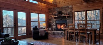 Charming 3-bedroom cabin with amazing mountain views in delightful Jasper