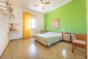 Iron/ironing board, travel cot, bed sheets