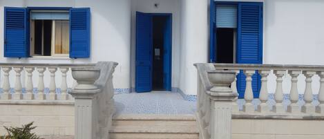 تفاصيل الفندق من الخارج