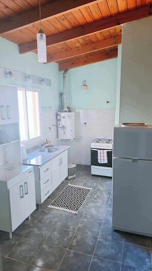 Apartment, Mixed Dorm, Kitchen | Private kitchen | Full-size fridge, oven - HENAAPART (Esquel)
