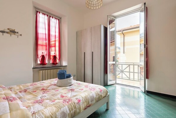 1 bedroom, in-room safe, iron/ironing board, travel cot