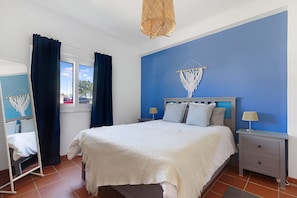 3 habitaciones, tabla de planchar con plancha, wifi y ropa de cama