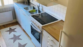 House, 3 Bedrooms, Balcony, Garden View | Interior