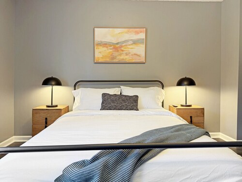 3BR Townhome w/Fire Pit | Near Walnut Creek