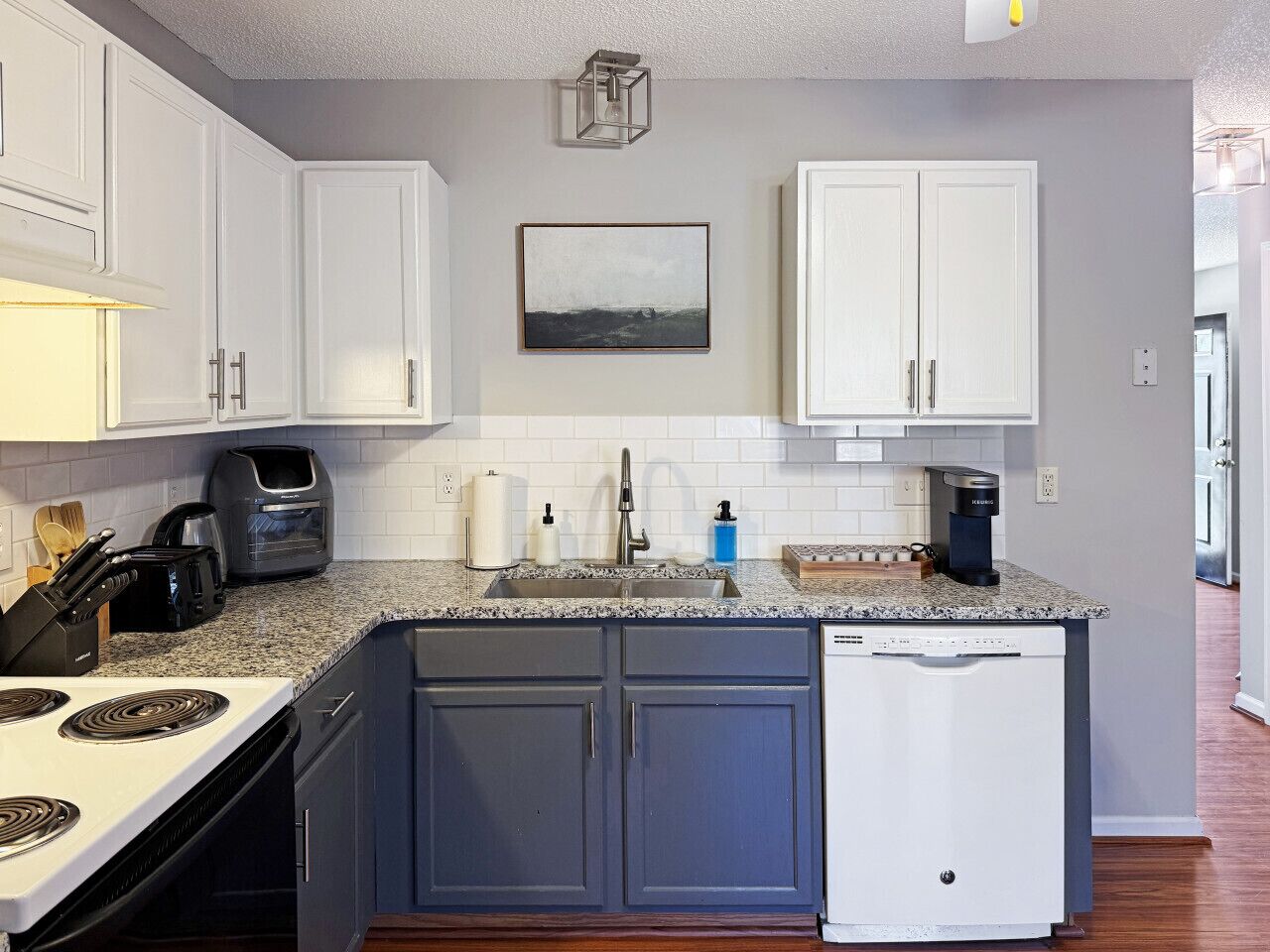 Microwave, dishwasher, coffee/tea maker, toaster